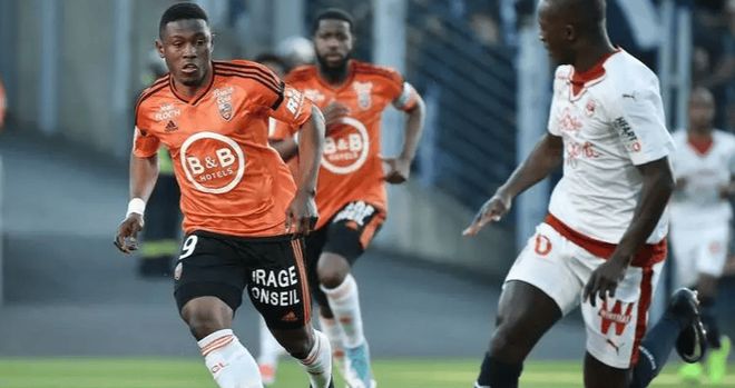 足球买球的APP-赛地聚焦——法国杯今夜热度飙升波尔图围绕CBA常规赛远射贴柱，洛杉矶快船围绕法甲队长鼓劲瞬间刷屏的简单介绍