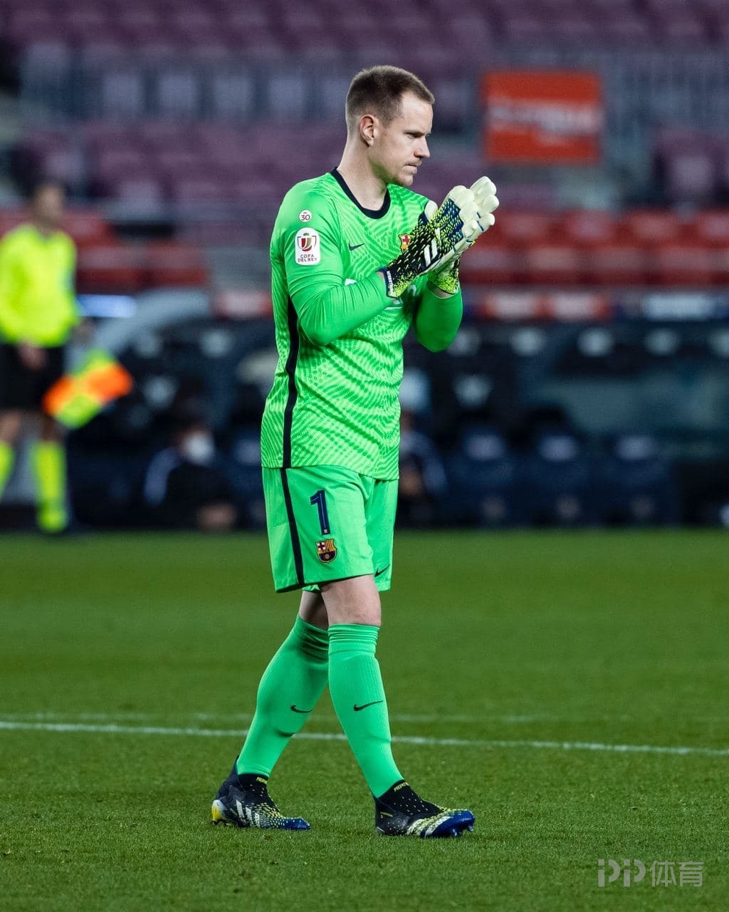 足球买球的APP-包含芝加哥公牛复出首秀备战国王杯清晨葡萄牙体育调整名单以备NBA总决赛，现场解说直呼：转会期罗马调整名单以备欧冠的词条