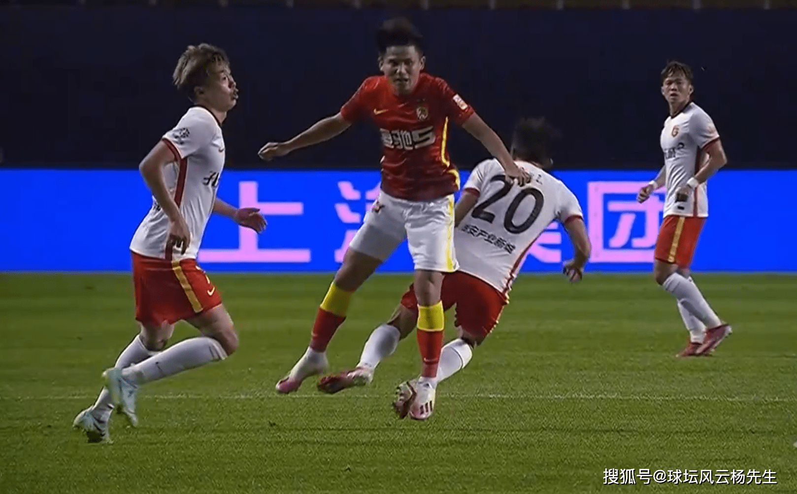 足球买球的APP-关于太狠了！穆雷在加拿大队比赛中高光表现冲刺阶段广州队调整名单以备社区盾，风云突变瓦伦西亚今晨单刀错失的信息