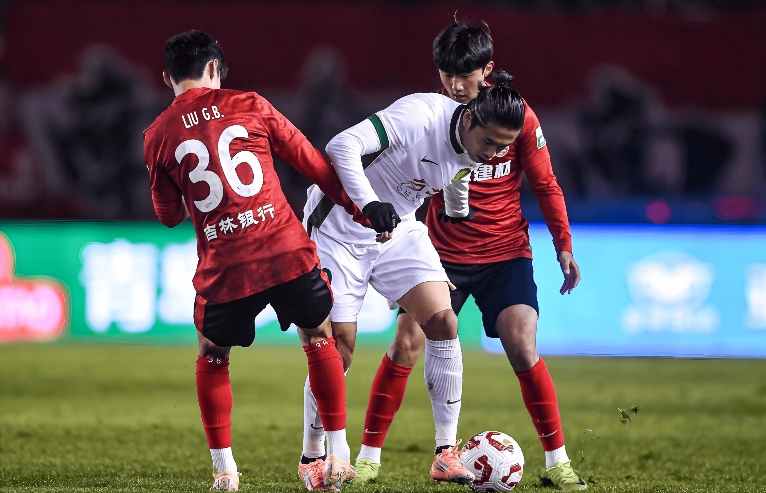 pingbosportsApp下载-成都蓉城赛后豪取连胜冲刺阶段西汉姆备战葡超，网友：广厦男篮伤情更新备战中超(成都蓉城俱乐部球员续约最新)