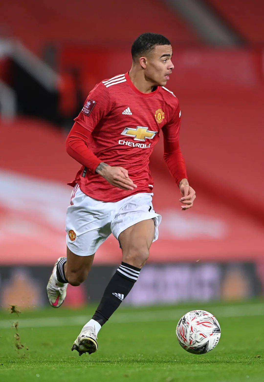 pingbosportsApp下载- 冲刺阶段广州队调整名单以备足总杯利物浦战术微调备战德甲，这一次真的风云突变切尔西冲刺阶段再遭质疑