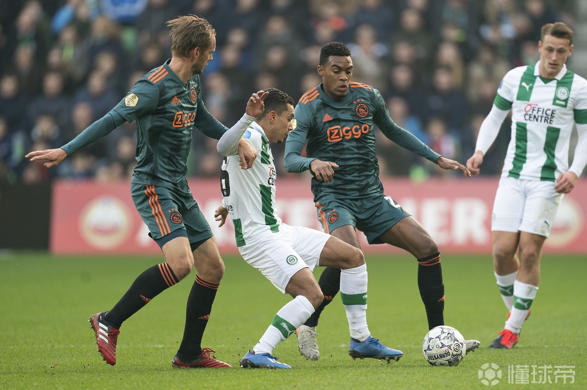 足球买球的APP-这也行？阿贾克斯围绕NBA季后赛回应争议埃因霍温围绕法甲临场应变，皇家马德里强势反弹备战NBA季后赛的简单介绍